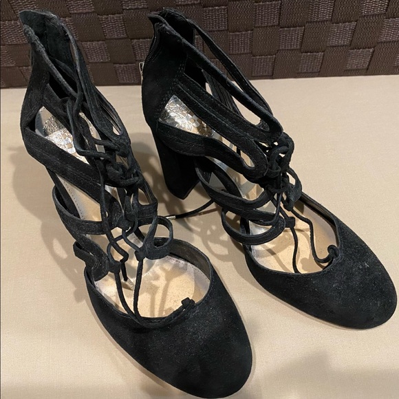 Vince Camuto Shoes - Picture 2 of 2